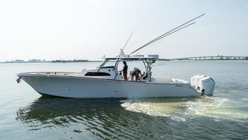 2023 Front Runner 47 Center Console