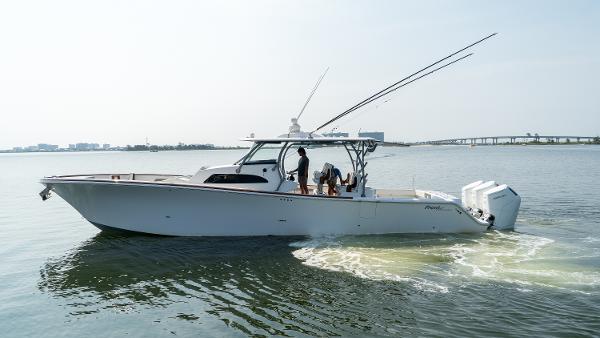 2023 Front Runner 47 Center Console