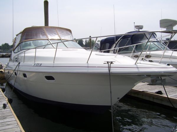 Cruisers Yachts 3375