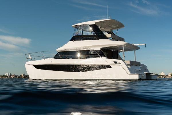 Aquila 54 Yacht