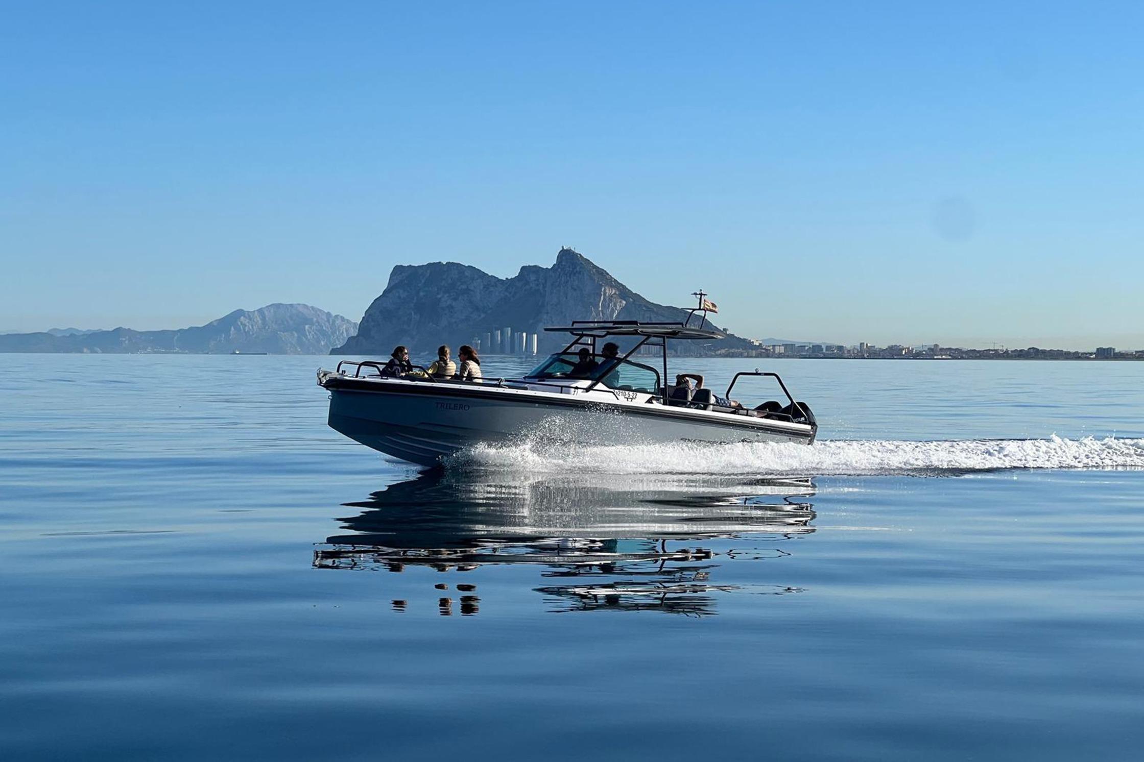 2022 Axopar 28 T-Top