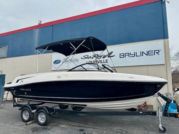 Bayliner VR6 Bowrider I/O 2025 Bayliner VR6 Bowrider I/O boat on trailer at dealership.