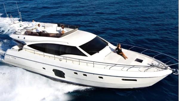 2009 Ferretti Yachts 592