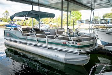 2000 Sun Tracker Fishin' Barge 25