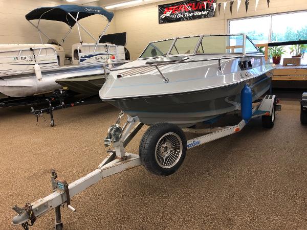 1984 Sea Sprite 18' CUDDY CABIN