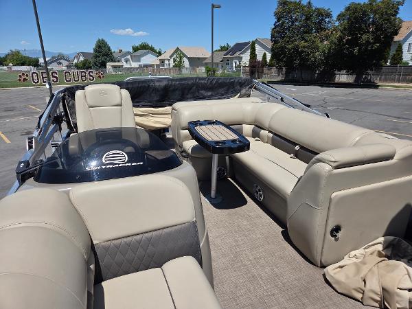 2023 Sun Tracker Fishin' Barge 20 DLX