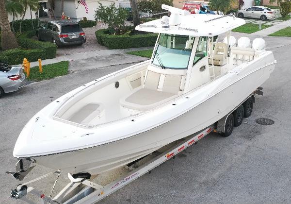 2021 Boston Whaler 350 Outrage