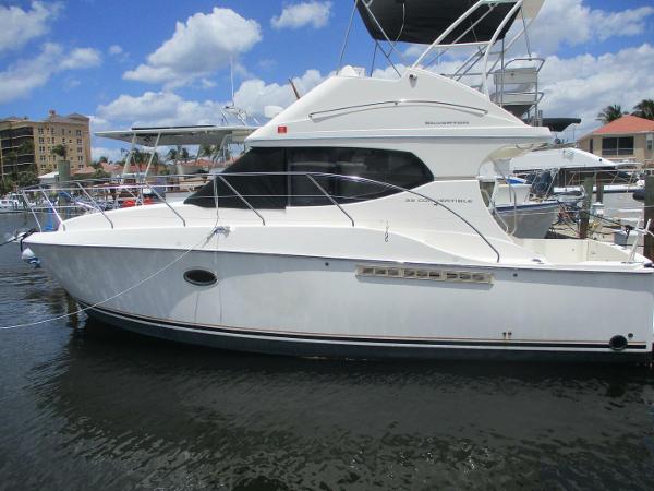Silverton 33 Convertible 2007 Silverton 33 Convertible yacht docked at marina under blue sky.
