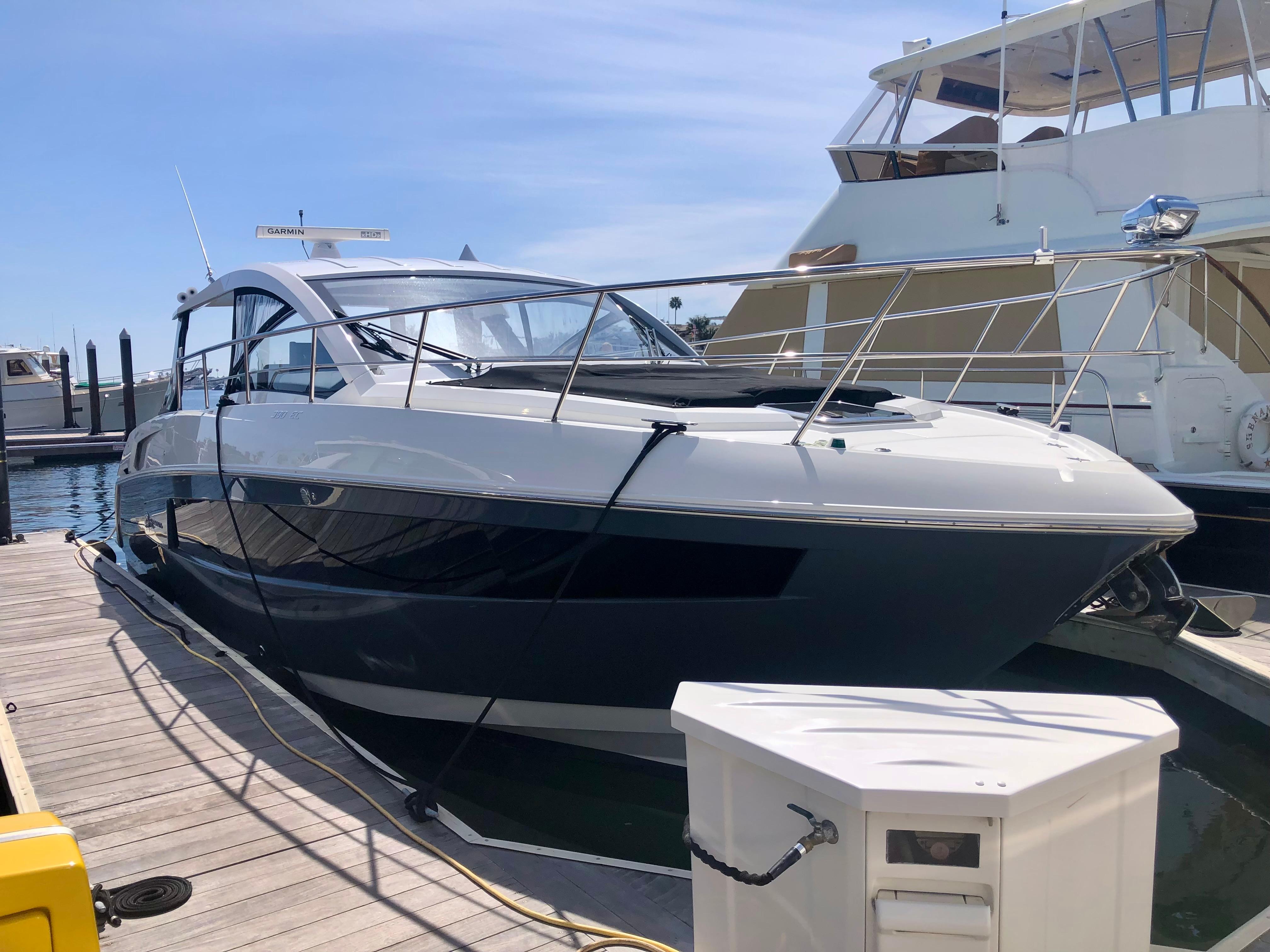 2017 Cruisers Yachts 39 EC