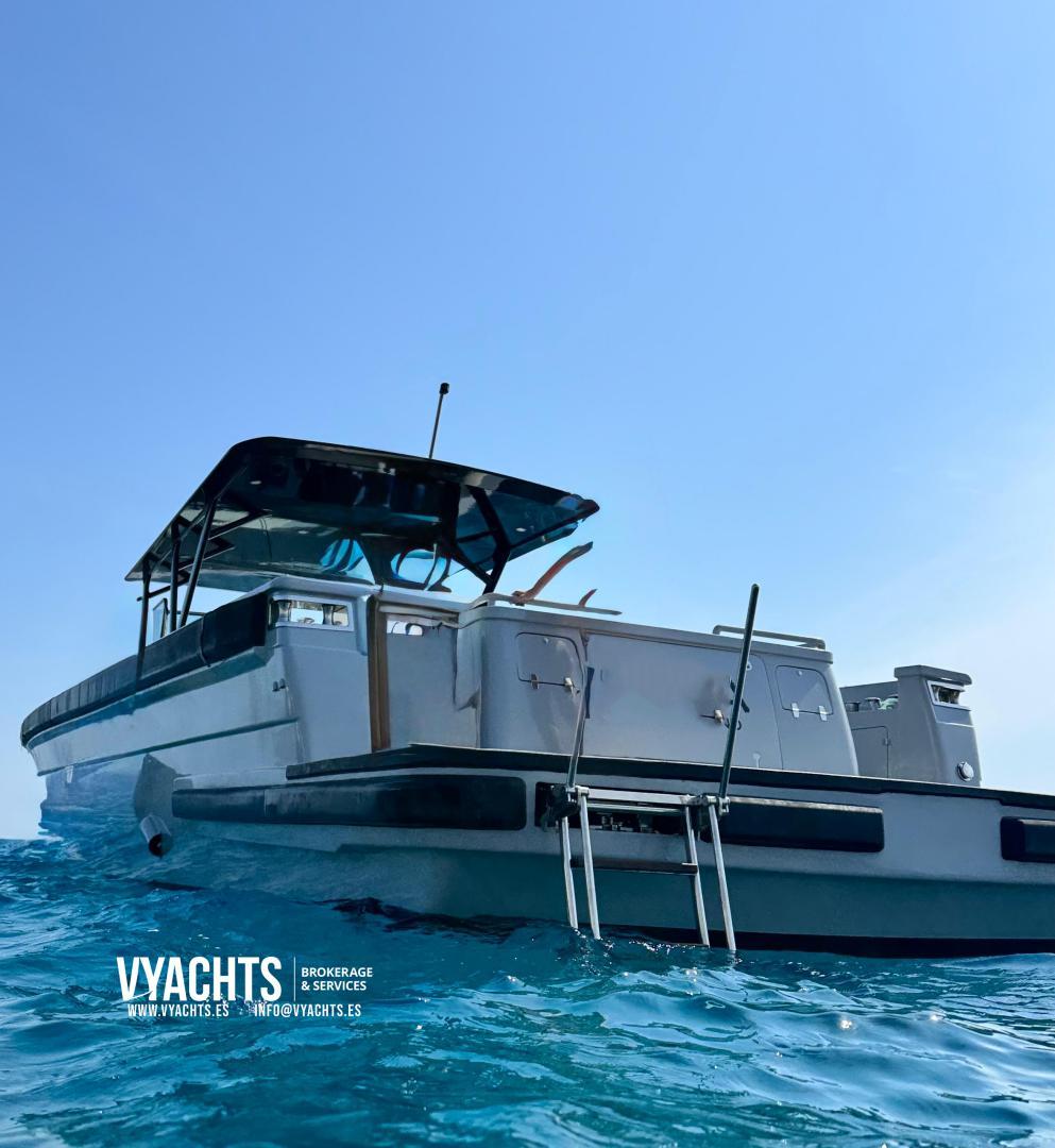 2003 Custom Built Motor Yacht Center Console