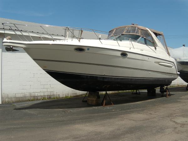Maxum 3300 SCR 2000 Maxum 3300 SCR boat on stands, white hull, outdoor storage.