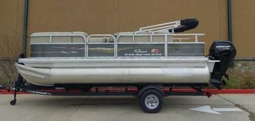 2024 Sun Tracker Party Barge 18 DLX