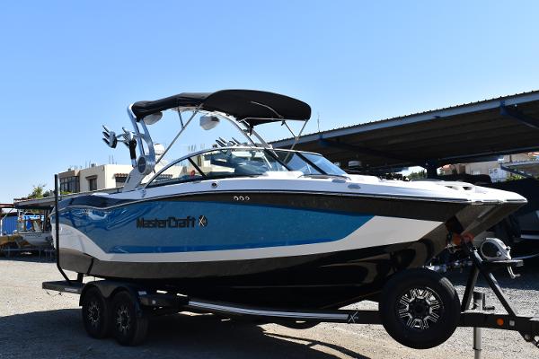 2021 MasterCraft X24