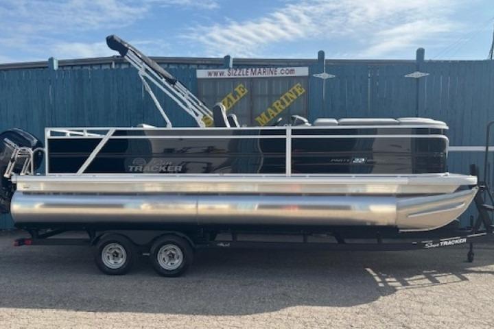 2026 Sun Tracker Party Barge 22 RF XP3