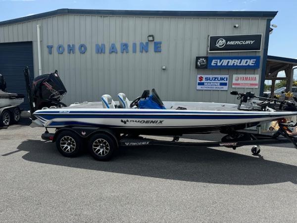 Phoenix 920 Elite 2 2025 Phoenix 920 Elite 2 boat at Toho Marine dealership.