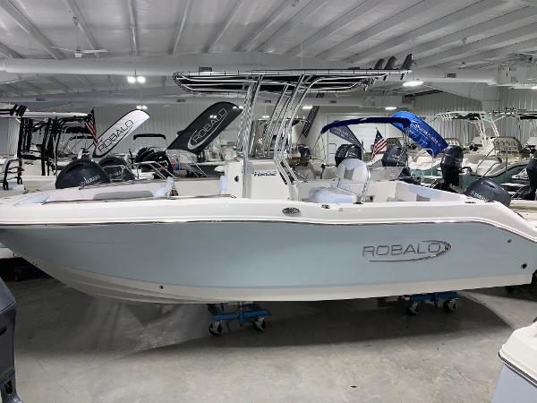 2026 Robalo R202 Explorer
