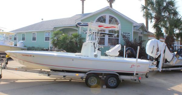 Yellowfin Bay Boat
