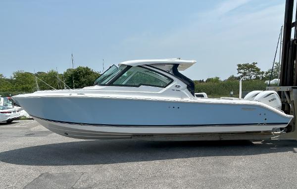 2026 Pursuit DC 326 Dual Console