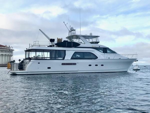 1999 Queenship Cockpit Motoryacht