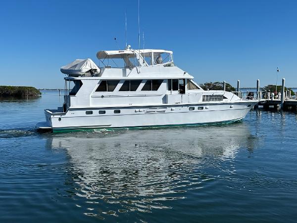 Jefferson Marquessa 60 MY 2000 Jefferson Marquessa 60 MY yacht cruising on calm waters near a dock.