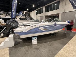 Chaparral 19SSI Outboard