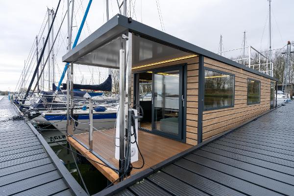 2025 Houseboat mBoat