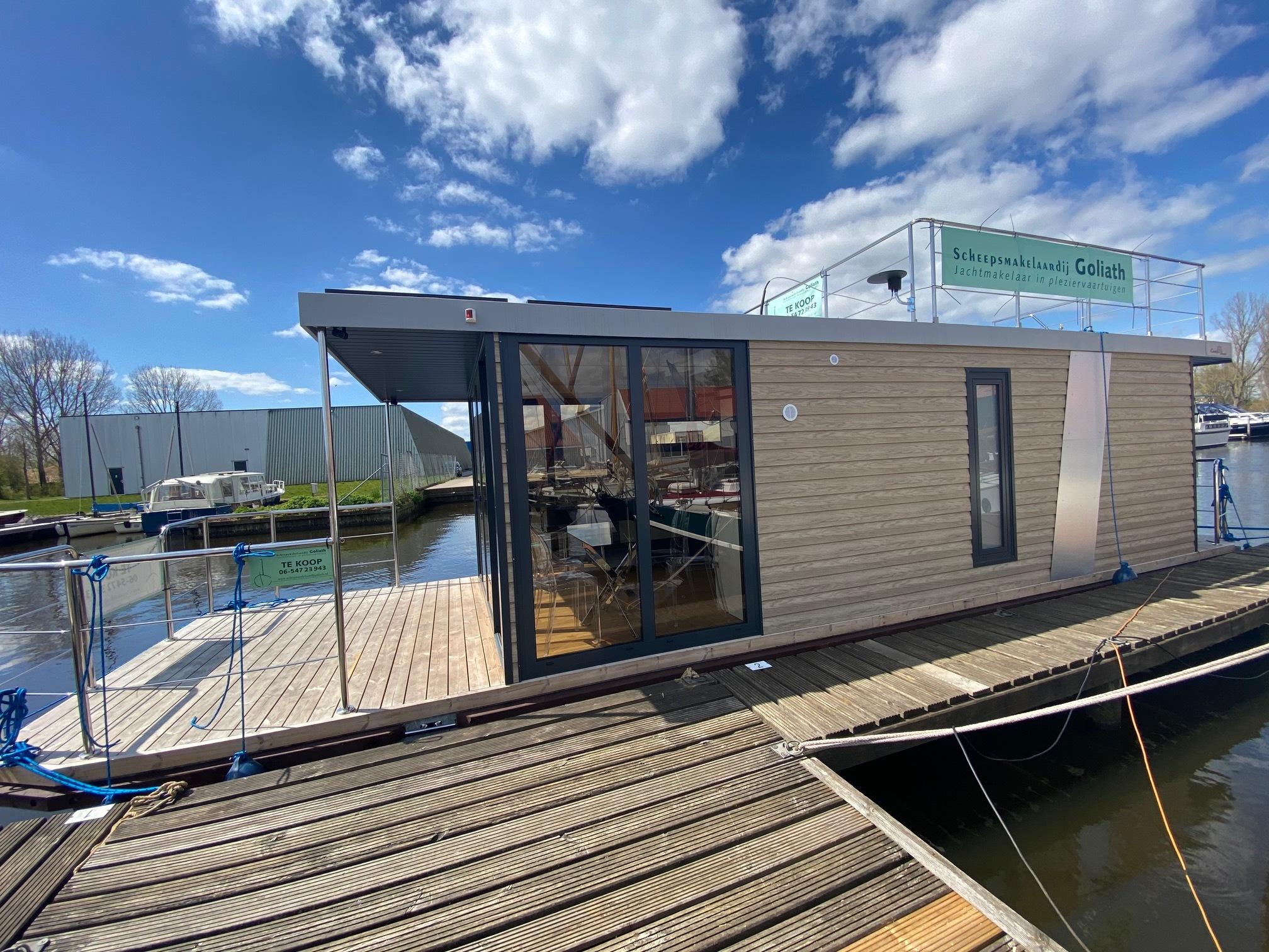 2025 Campi 340 Houseboat