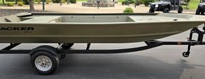 Tracker Grizzly 1648 Jon 2025 Tracker Grizzly 1648 Jon boat on trailer, parked outdoors.