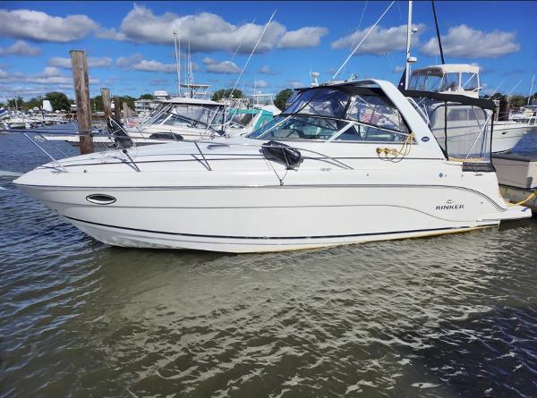 Rinker 300 Express Cruiser 2007 Rinker 300 Express Cruiser docked in a marina under blue skies.