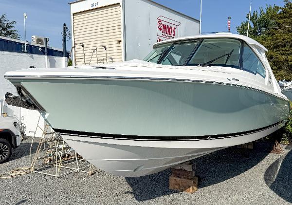 2025 Pursuit DC 326 Dual Console
