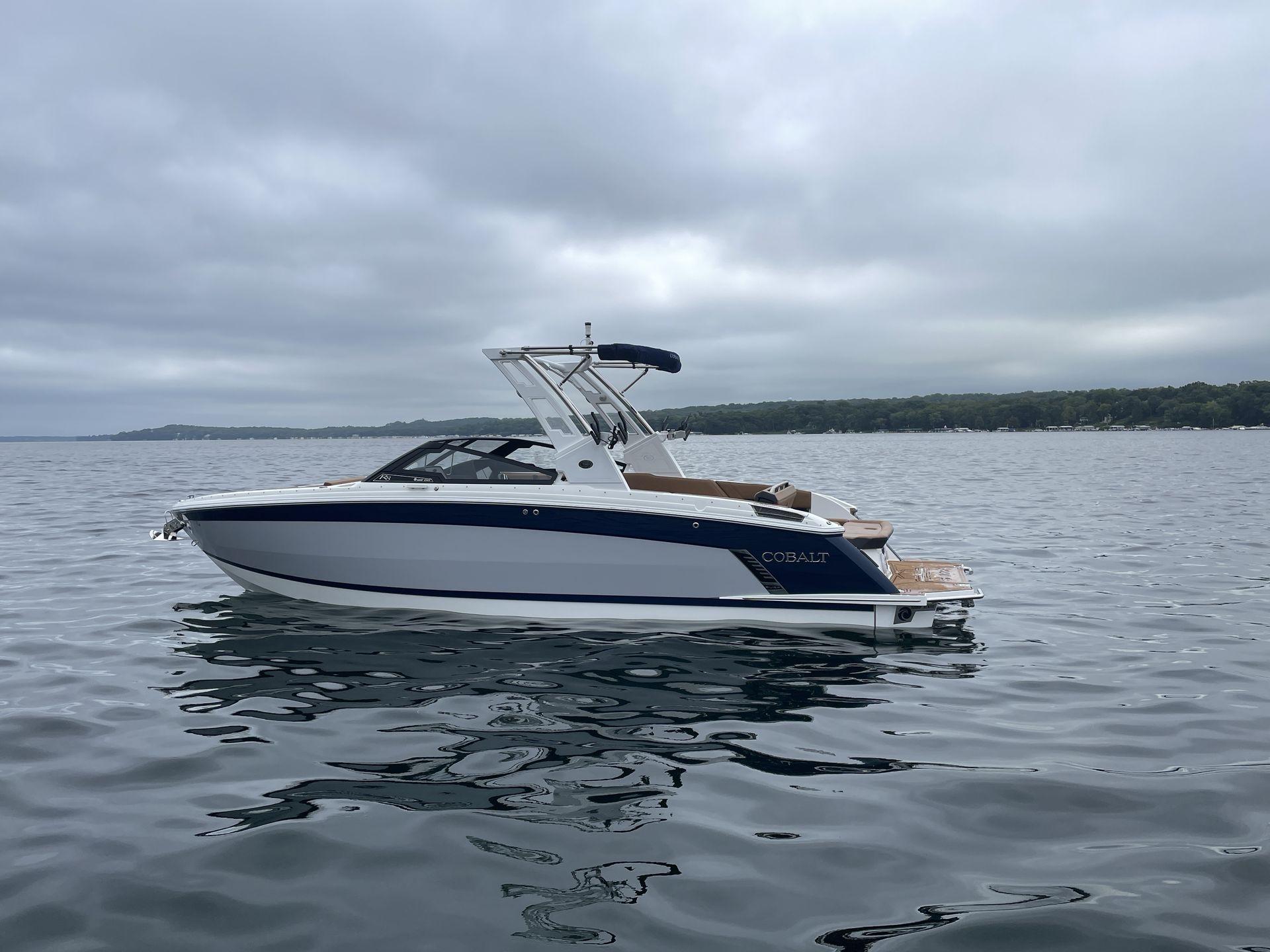 Cobalt R8 Surf