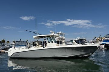 2019 Boston Whaler 330 Outrage
