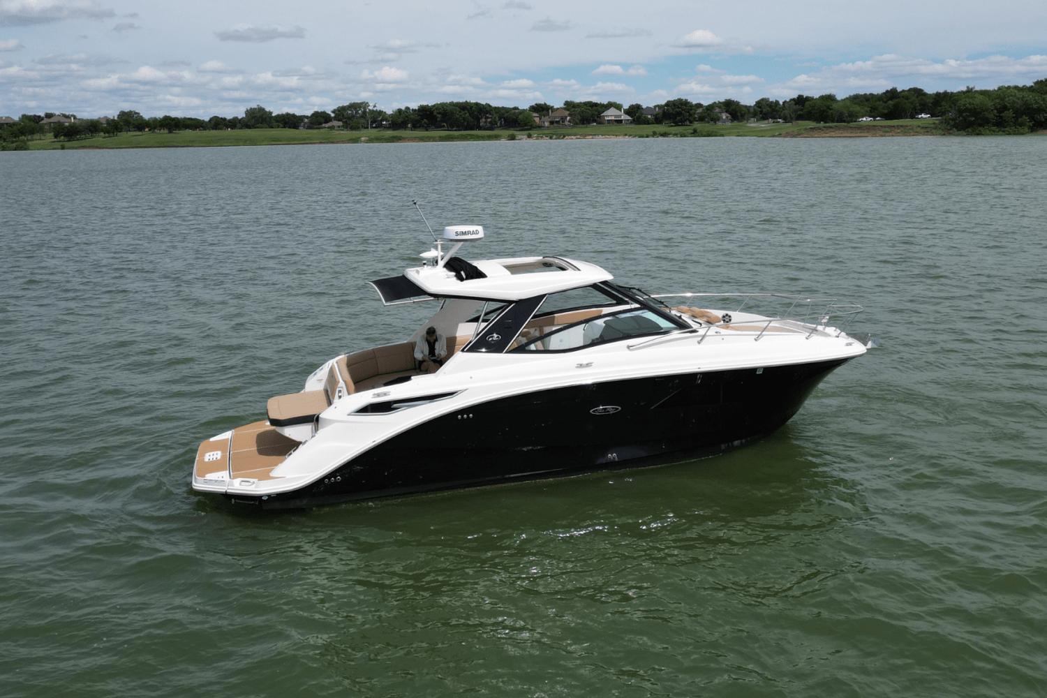 2023 Sea Ray 320 Sundancer