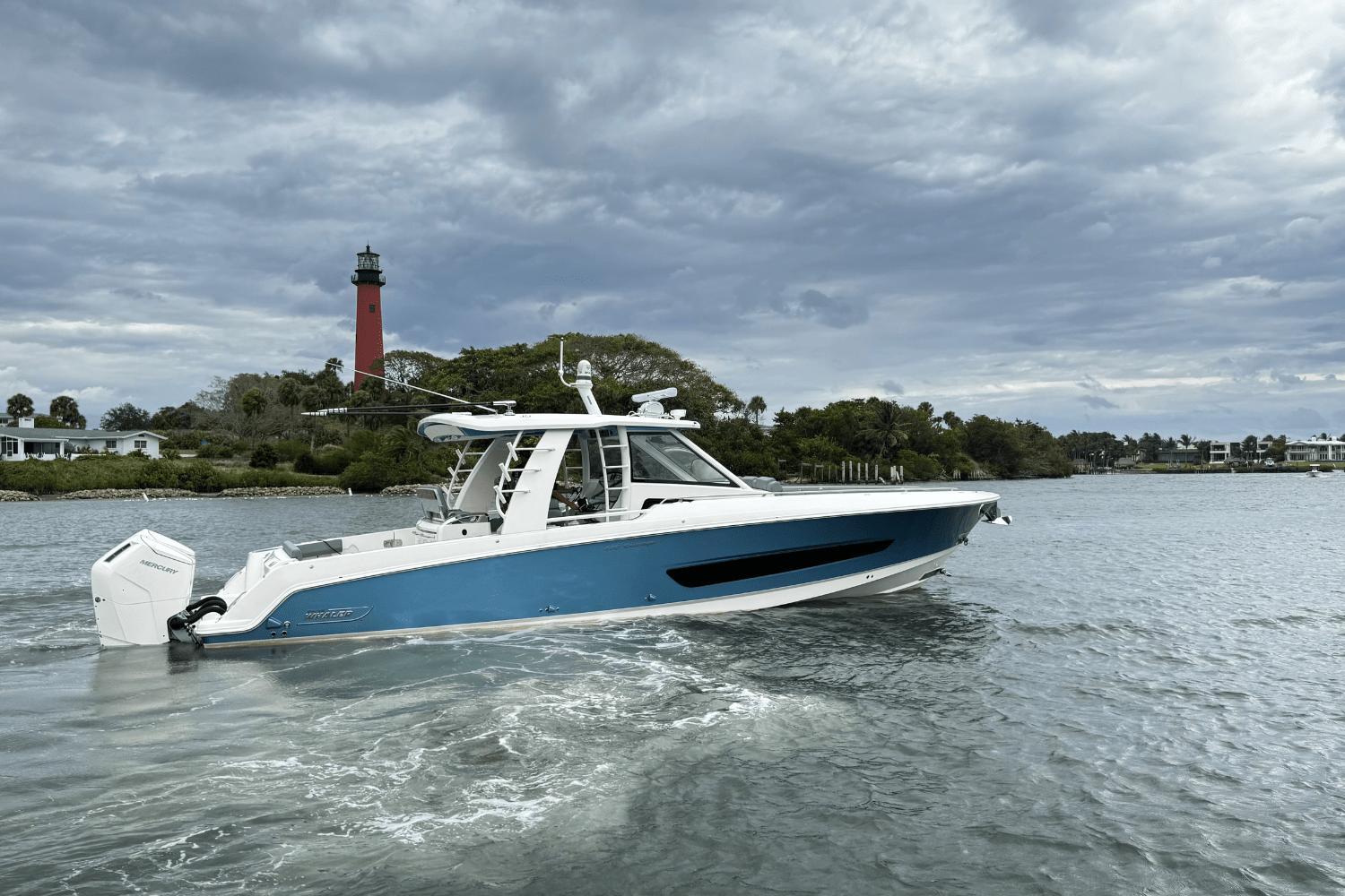 2025 Boston Whaler 420 Outrage