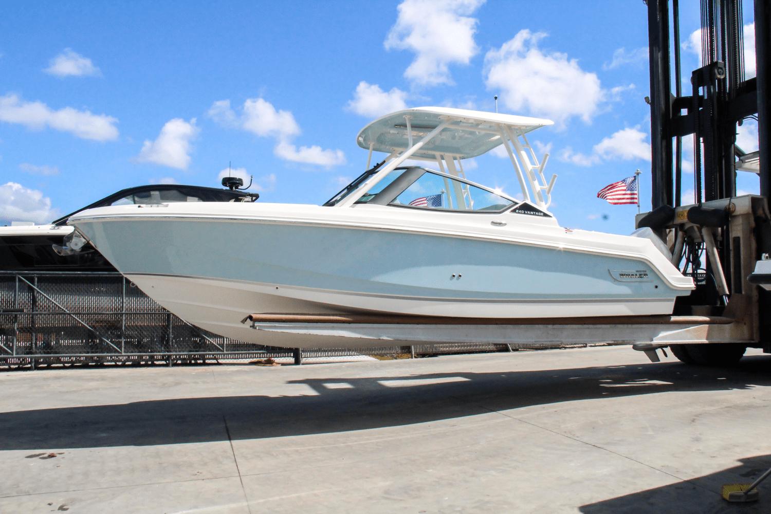 Boston Whaler 240 Vantage