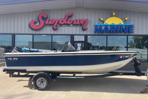 Lowe Classic 257 1997 Lowe Classic 257 boat on trailer outside Sundown Marine store.