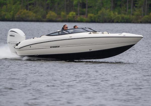 2024 Stingray 23 OSX
