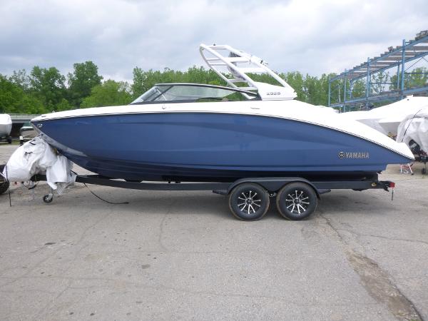 2025 Yamaha Boats 252S