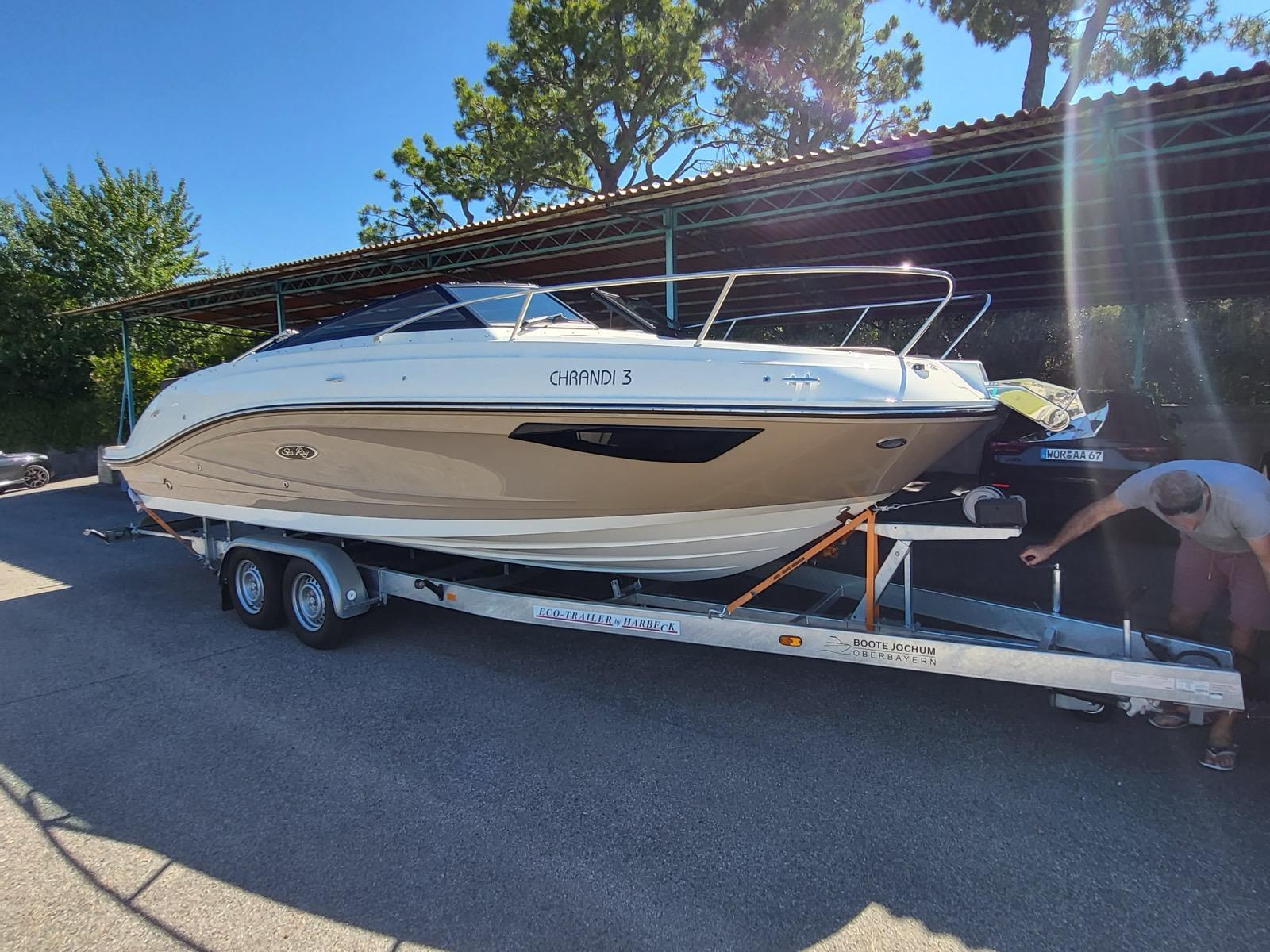 2022 Sea Ray 230 Sunsport