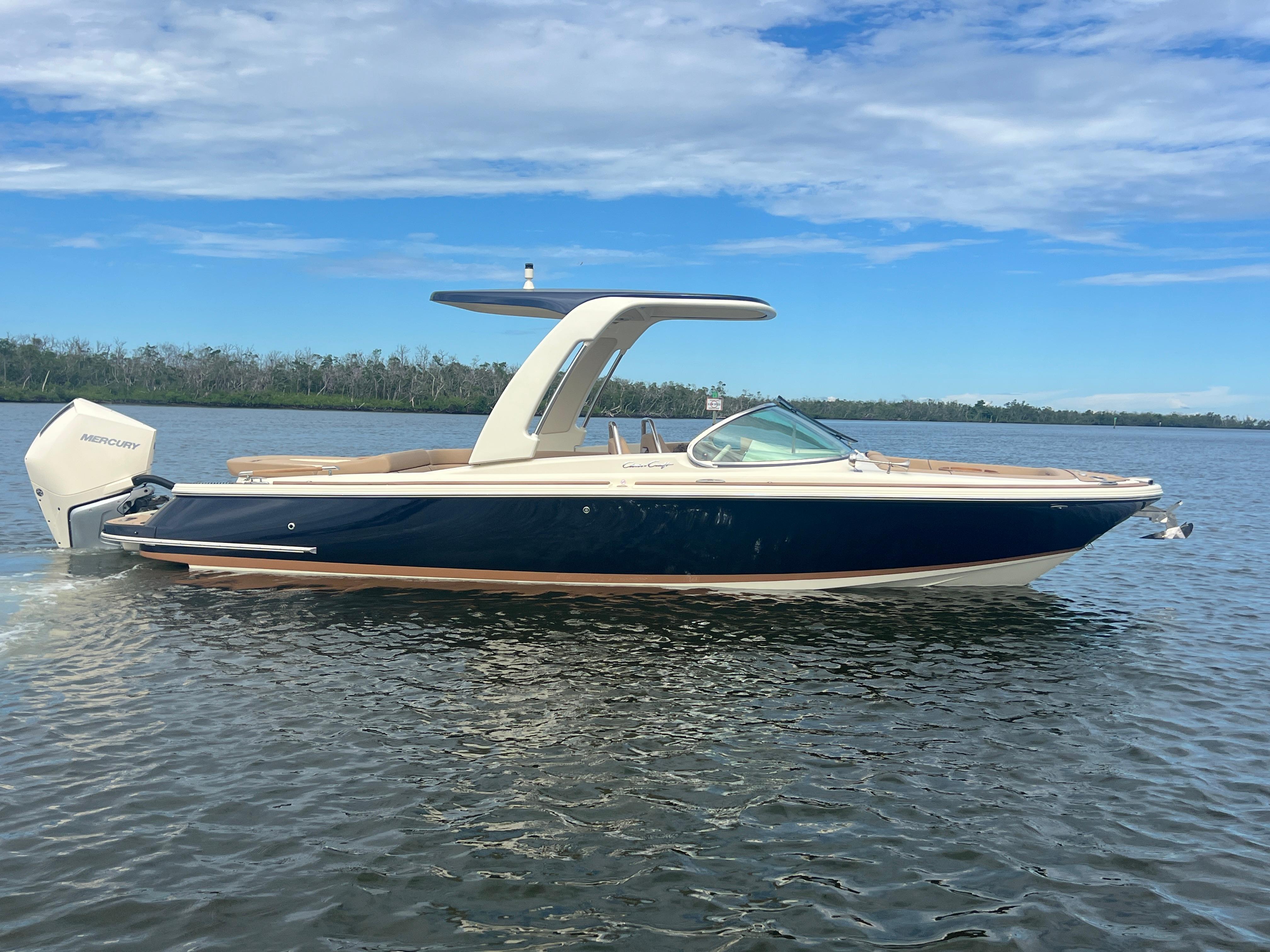 Chris-Craft Launch 25 GT 2024 Chris-Craft Launch 25 GT boat on calm water under a blue sky.