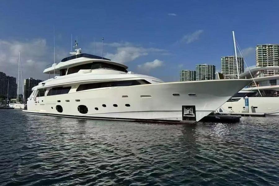 2015 Custom Line Navetta 33