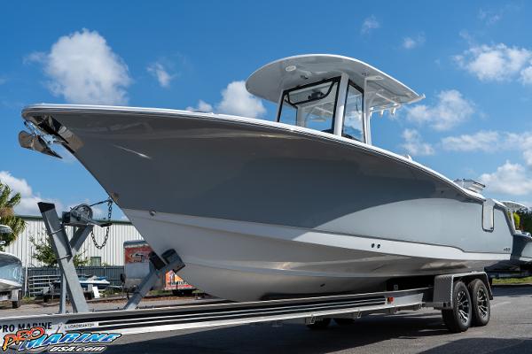 2025 Sea Hunt Gamefish 27 Coffin Box