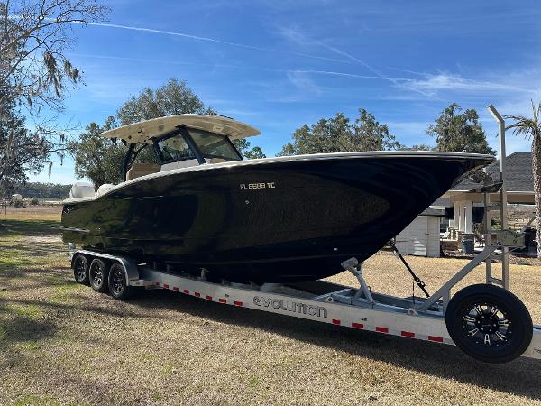 2022 Scout 330 LFX