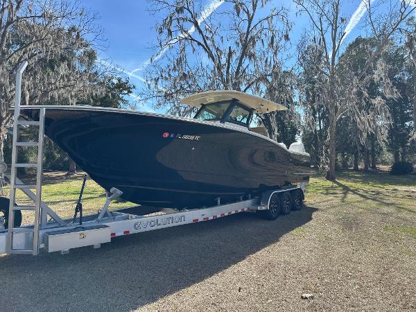 2022 Scout 330 LFX