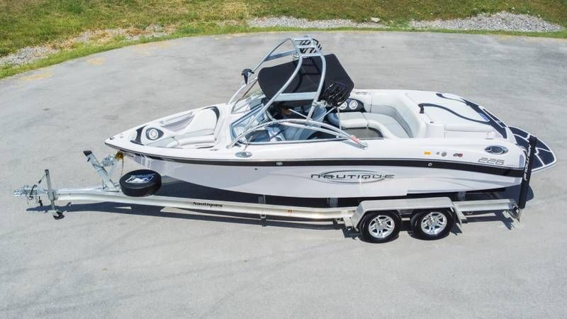 2003 Correct Craft 226 Limited Nautique