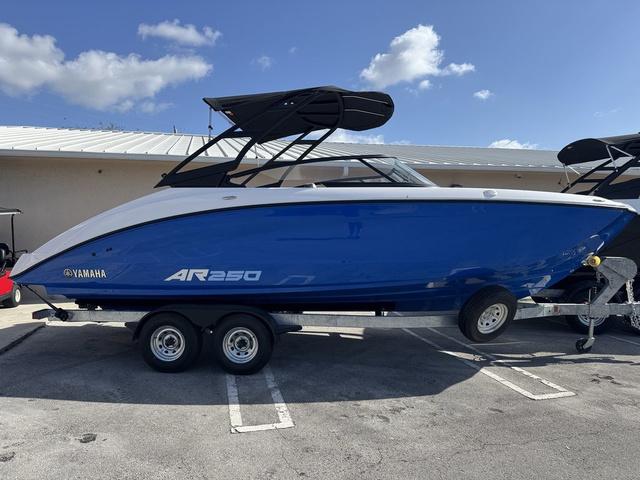 Yamaha Boats AR250