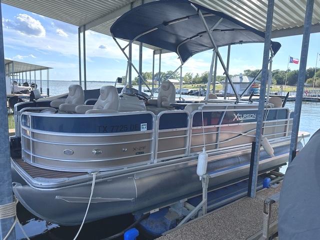 2015 Xcursion X21F