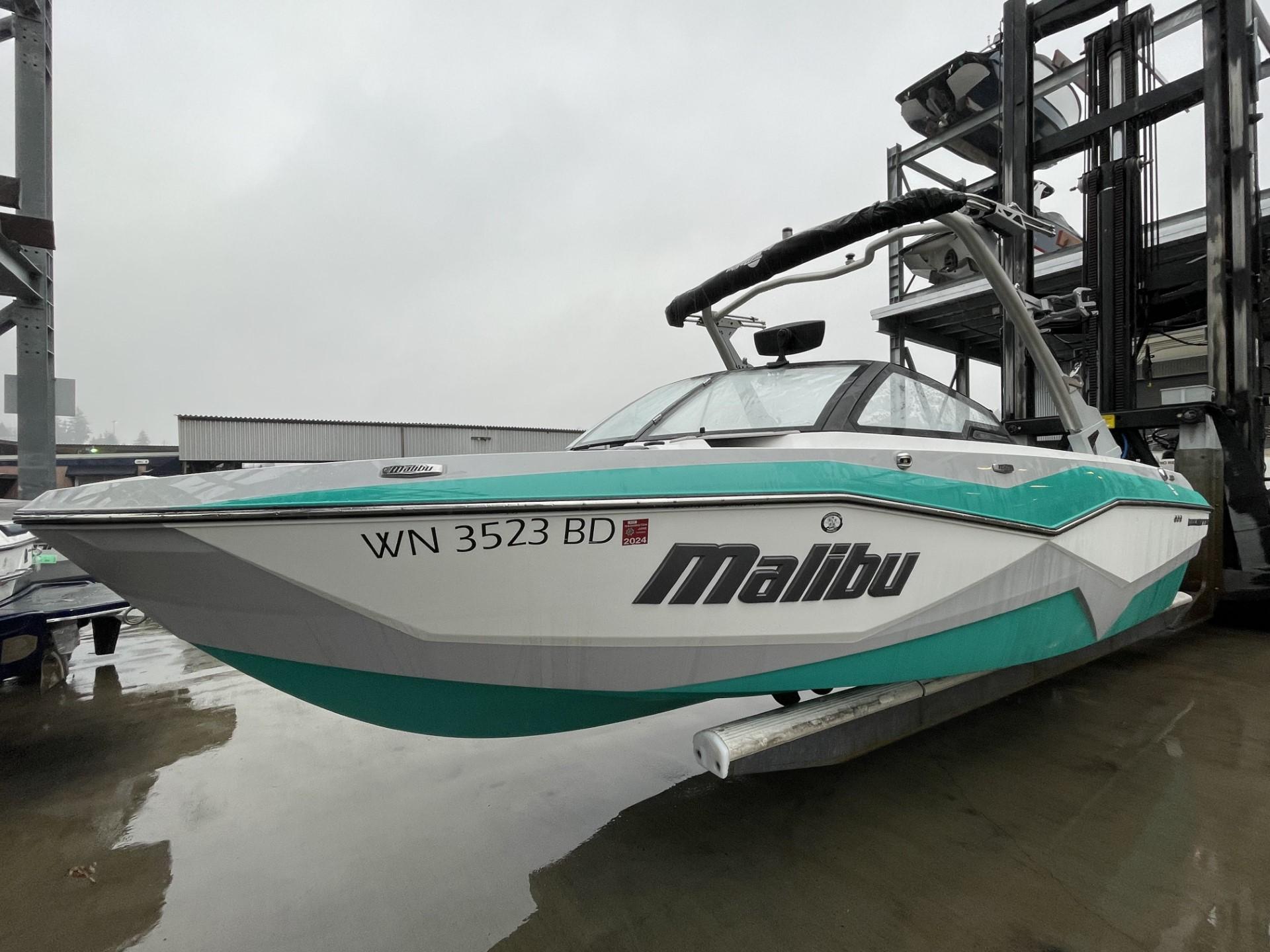 2023 Malibu 22 LSV