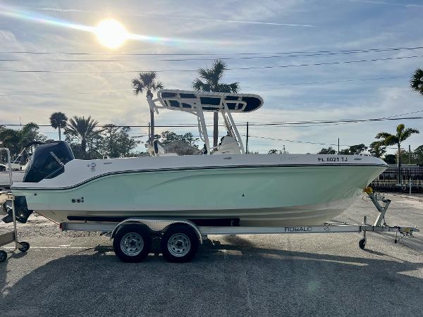 2023 Bayliner Trophy 24 CC