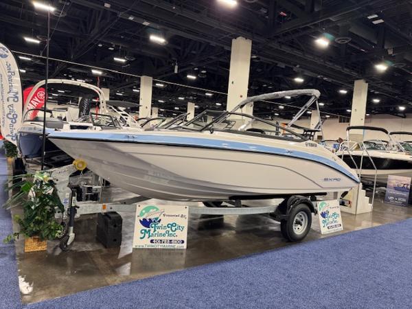 Yamaha Boats SX190 2025 Yamaha Boats SX190 displayed at a boat show on a trailer.